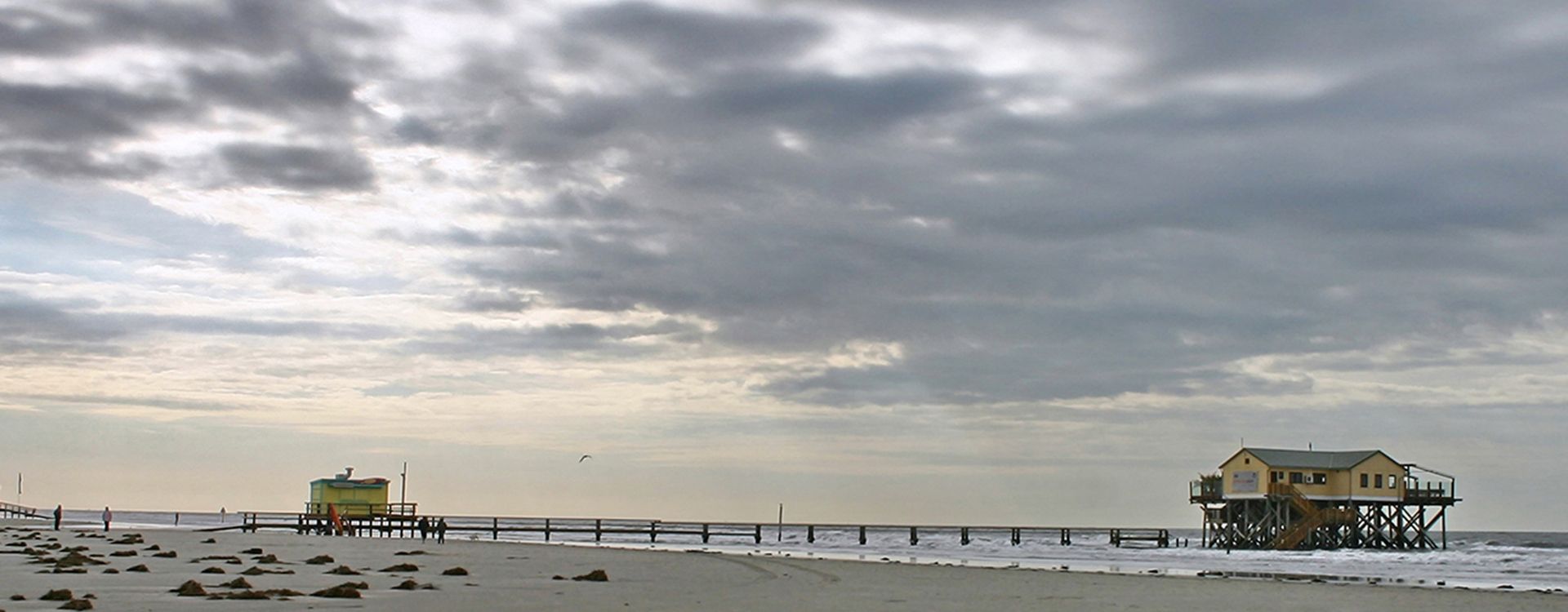 Pfahlbauten am Strand • St.Peter Ording